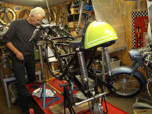 Kawasaki--H-1-R-ist-da-034.jpg (106396 Byte)