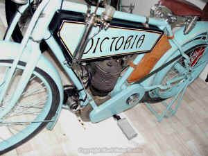 VintageVicki.jpg (85081 Byte)