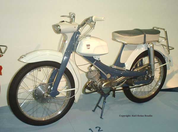 Velo-Classic Shop, Luftpumpe f. Moped/Motorrad, L: 295-305 mm , Blech,  silber, u.a. pass. für div. NSU Quickly u.a. Mopeds/Motorräder