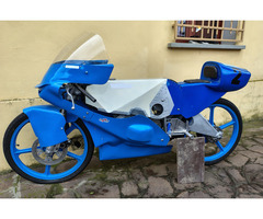 Rennmotorrad 50 80 minarelli P6 motor