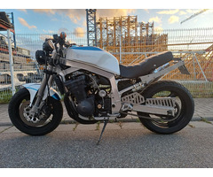 Suzuki GSX R 1100 in Teilen oder komplett.