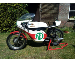 Yamaha RD250 race bike