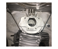 2 ported Ducati bevel twin Desmo cylindearheads - 2