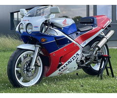Honda RC30 „Die Legende“ - 2