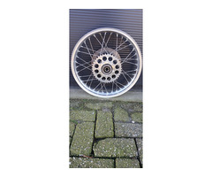 Yamaha TZ achterwiel compleet .