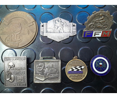 ANSTECKNADELN & PLAKETEN - 2