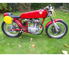 Ducati 250 Oldtimer Racer Köwe bevel