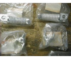 SUZUKI RGV 250,Hintere Fußrasten komplett,neu