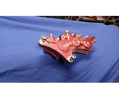 Behringer 6-Kolben Bremszangen - 3