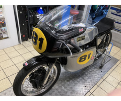 NEUE VERKLEIDUNG AVON MIT SCHEIBE.