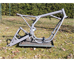 Flat track frame