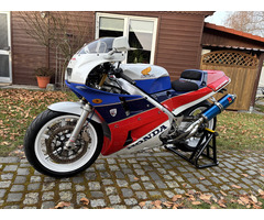 Honda VFR750R. RC30 - 6