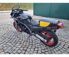 Yamaha FZ 750 - 4