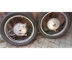 Suzuki GT 380 Vorderrad Trommelbremse 1,60x19 Hinterrad 1,85x18