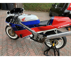 HONDA RC-30 .