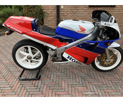 HONDA RC-30 . - 2