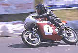 norbert_prokschi_750er_bsa_werksrenner_1971.jpg (35058 Byte)