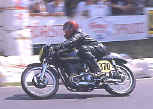 rolf_moehle_350er_ajs_boy_racer_1959.jpg (39418 Byte)