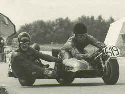 http://www.classic-motorrad.de/db/Ente/web/Stiddien-Bader-Saison-75-1r.jpg (32726 Byte)