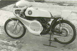 http://www.classic-motorrad.de/db/Frohnmeyer/Yamaha-TD3.jpg (30318 Byte)