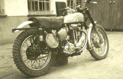 Happel-Matchless-1961.jpg (24175 Byte)