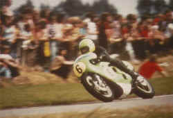 http://www.classic-motorrad.de/db/Hiller-R/R-Hiller-Kawa-H1R-74-Assen-.jpg (20350 Byte)
