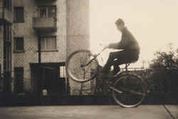 1961-erste-wheelies.jpg (43139 Byte)