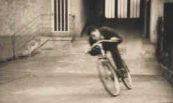 1961-rad-vom-schrott.jpg (50889 Byte)