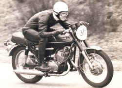 1968-clubtraining-yr1-1.jpg (66727 Byte)