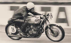 1970-honda305-3pl.jpg (46661 Byte)