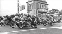 http://www.classic-motorrad.de/db/Rainer-Marschallek/start_schleiz87.jpg (17095 Byte)