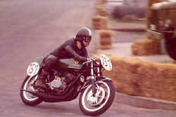 http://www.classic-motorrad.de/db/Scheibe/1973 1 Rennen.jpg (34443 Byte)