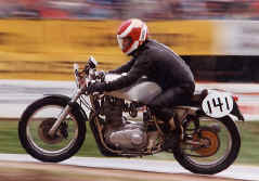 http://www.classic-motorrad.de/db/Scheibe/BSA Métisse.jpg (43541 Byte)