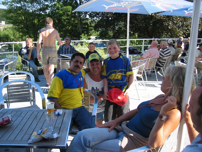 Spa 2007 Carlos Lavado mit Fans aus Mendig.....