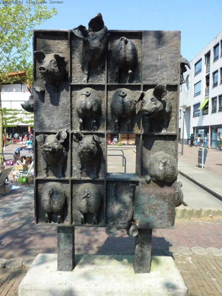 Wolvegaster Classic Races 2011
Denkmal auf dem Marktplatz - "De Varkensstapel"
