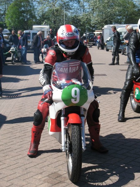 Wolvegaster Classic Races 2011
Reinhard Hiller - Yamaha TZ250E
