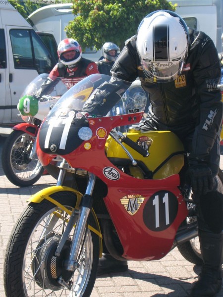 Wolvegaster Classic Races 2011
Aus einem Museum auf die Strecke - die Maico läuft immer noch!
