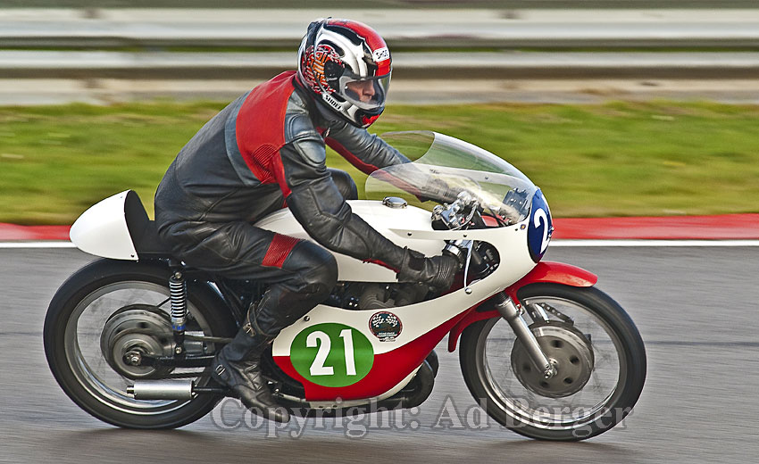 Mick Lee - YamahaTR2 350
