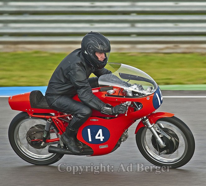 Mike van Aken - Aermacchi 350
