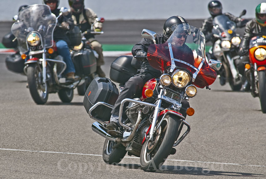 Guzzi Parade
