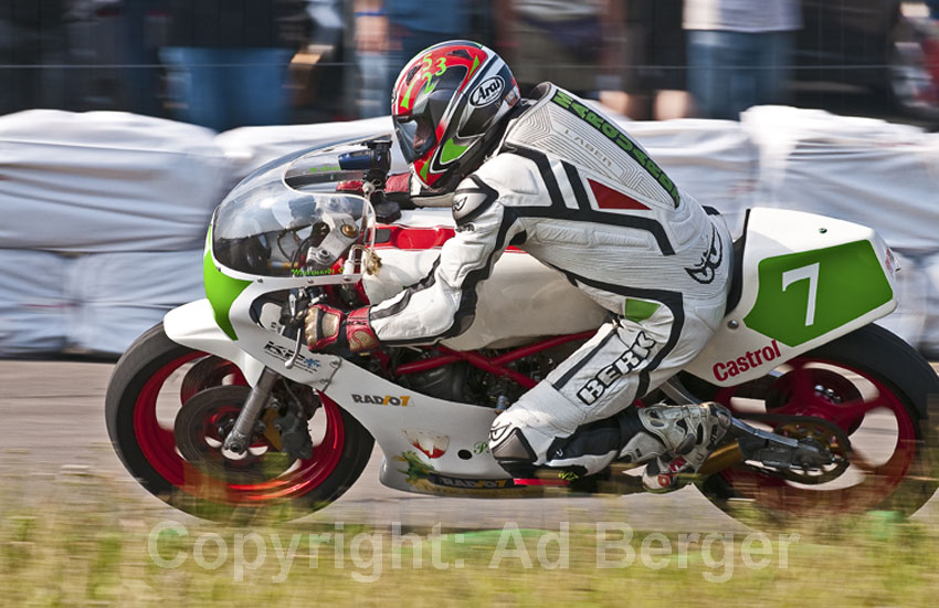 Odenwaldring Klassik - Walldürn 2011
Peter Marquardt, Yamaha TZ 250, 1980 (7)
