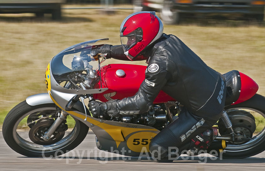 Odenwaldring Klassik - Walldürn 2011
H. Bechtel, Honda CB 500F, 1970 (553)
