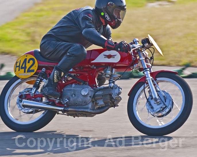 Odenwaldring Klassik - Walldürn 2011
Hans Lux, Aermacchi Ala d'Oro 250, 1960
