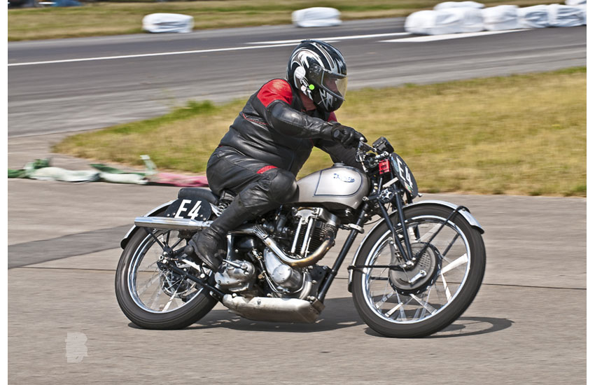 Odenwaldring Klassik - Walldürn 2011
Erich Mächler, Triumph TH 90, 1938
