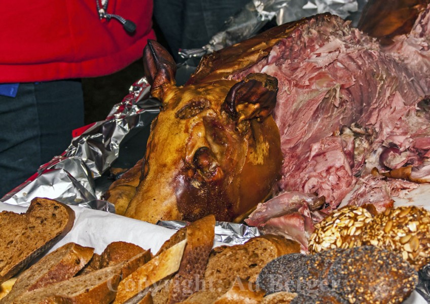 Hamburger Stadtpark-Revival 2012
lecker, lecker 2 - die arme Sau (der Webmaster ist Vegetarier)
