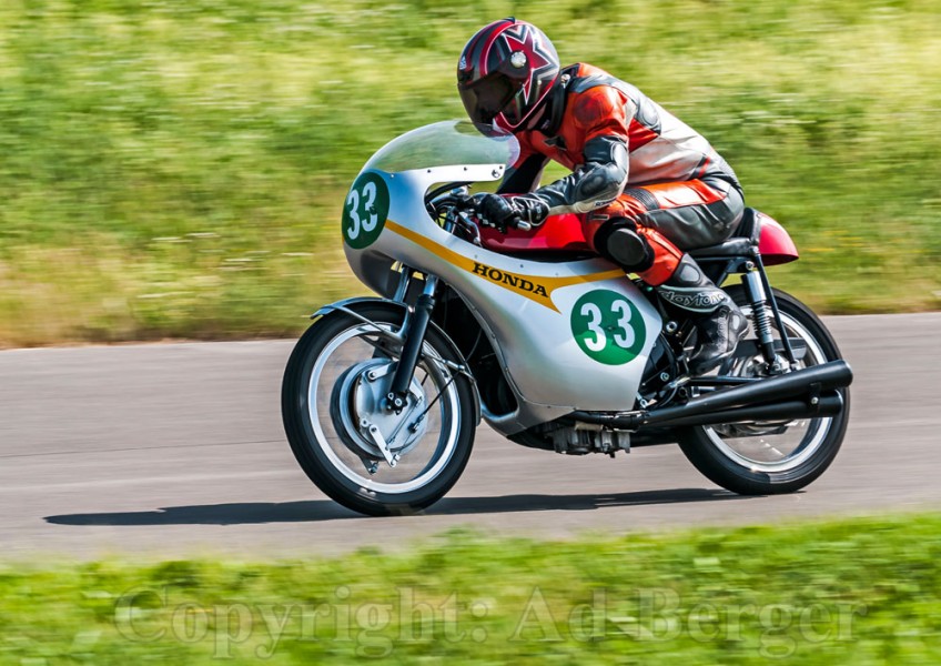 Odenwaldring Klassik - Flugplatz Walldürn
Stefan Wolf, Honda RC163 Replika
