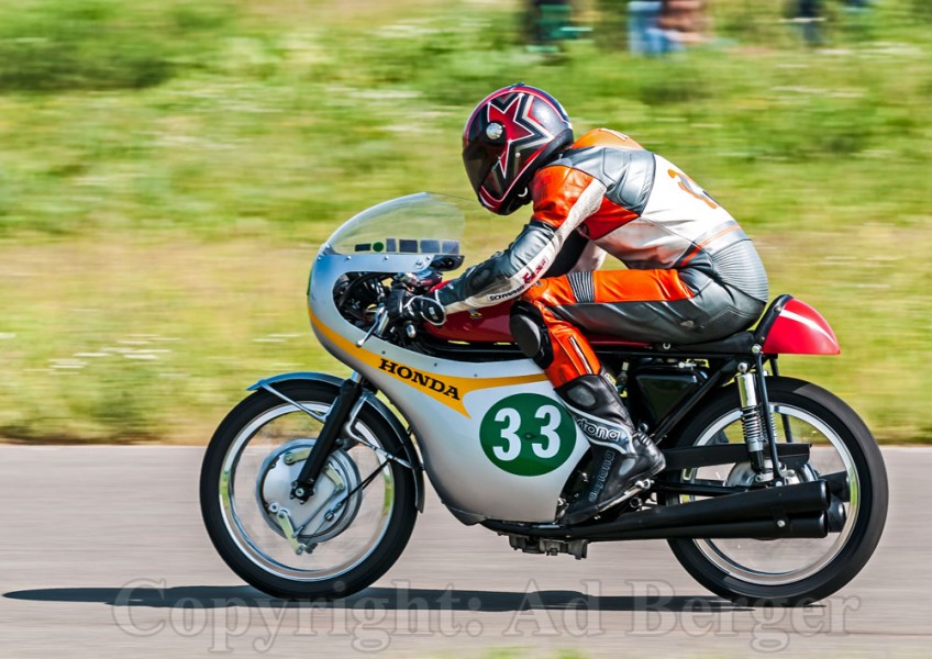 Odenwaldring Klassik - Flugplatz Walldürn
Stefan Wolf, Honda RC163 Replika
