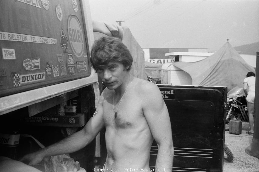 Rolf Steinhausen
zweimaliger Weltmeister in der Gespannrennklasse
GP Brünn 1977 - Foto: Peter Hauschild
