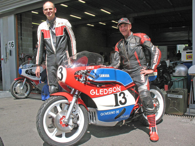 Michel du Maine, der seine 750ccm Yamaha dem Brasilianer Edmar Ferreira zur Verfügung stellte
