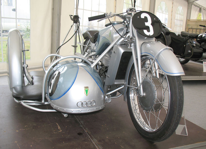 DKW UL 600, 599ccm, 50 PS bei 5000/min, Bj.66
Werksmaschine von Toni Babl, Hans Kahrmann, Karl Braun und Hans Schumann, Deutsche Meisterschaften 1936 und 1937.
